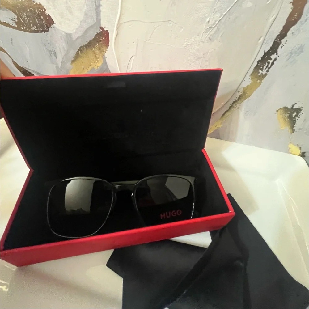 🛍️NWT HUGO by Hugo Boss Hugo 1268/S Sunglasses - Green frame